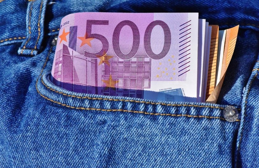 500 EUR