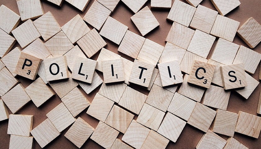 politika soud