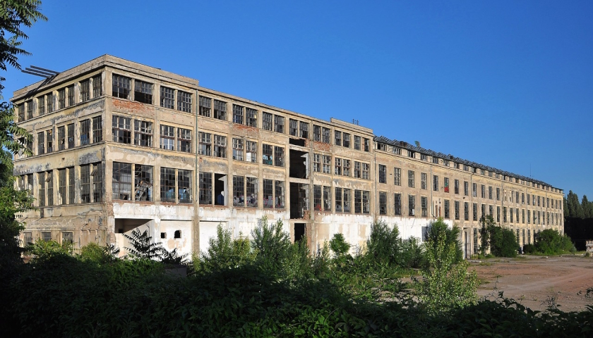 brownfield továrna likvidace