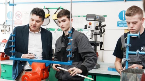 Drony, kamery, polní robot – krajské školy se modernizují